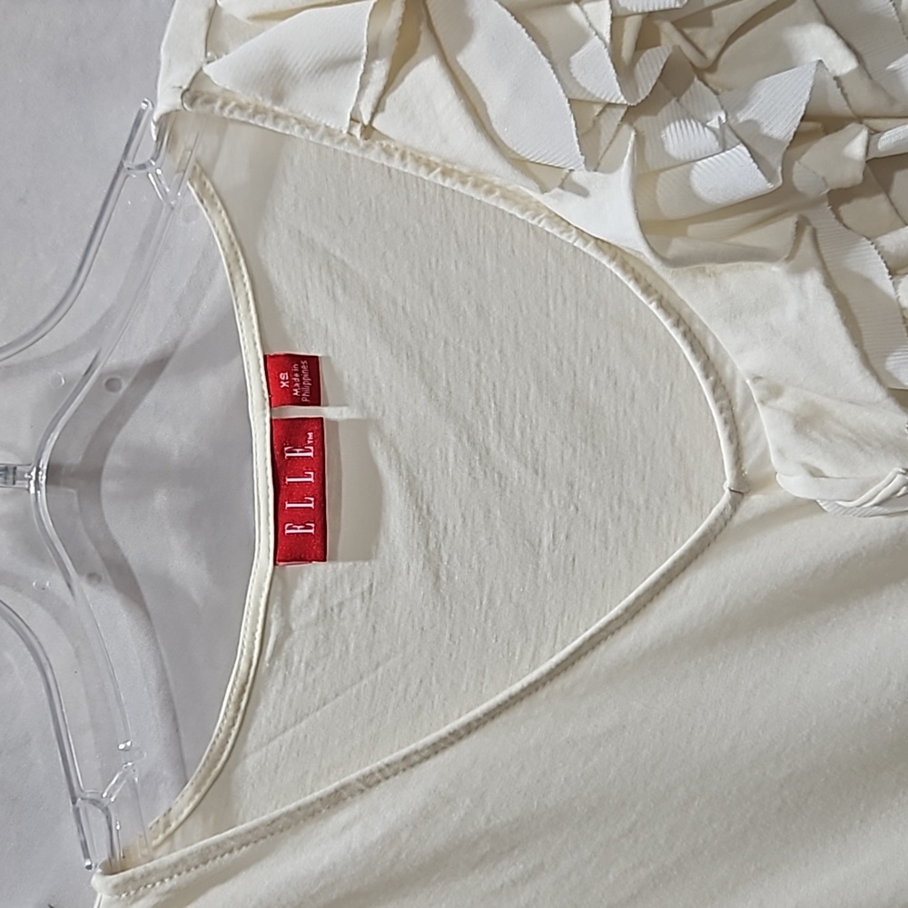 Elle, Cream/White Ruffled Top Sz XS, Short Sleeve Tee, V-Neck, Cap Sleeve - Picture 7 of 8